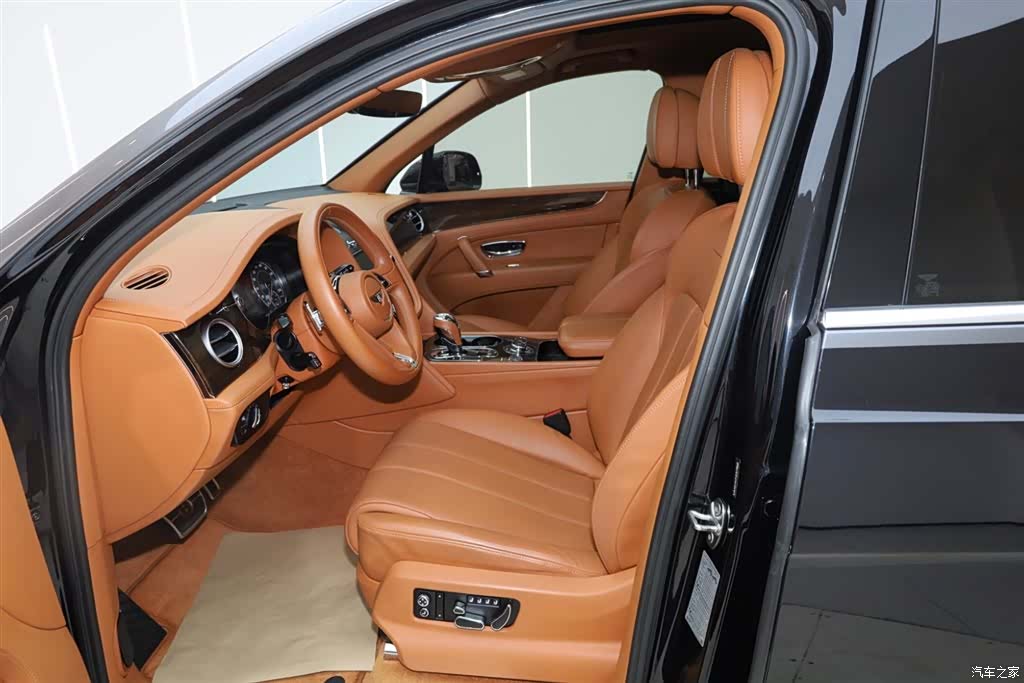 Bentley Bentayga, 2018 17