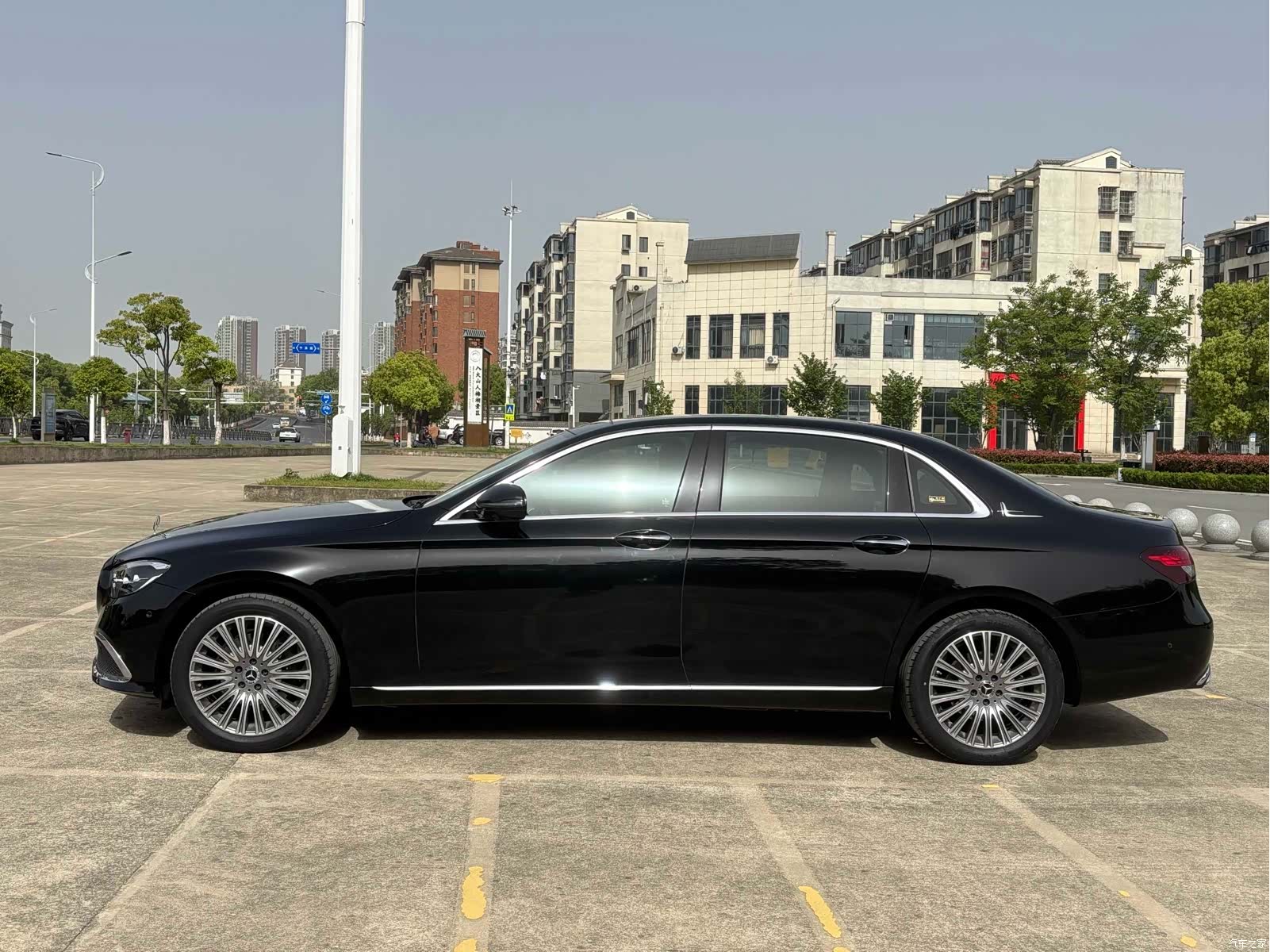 Mercedes-Benz E-Class, 2022 4