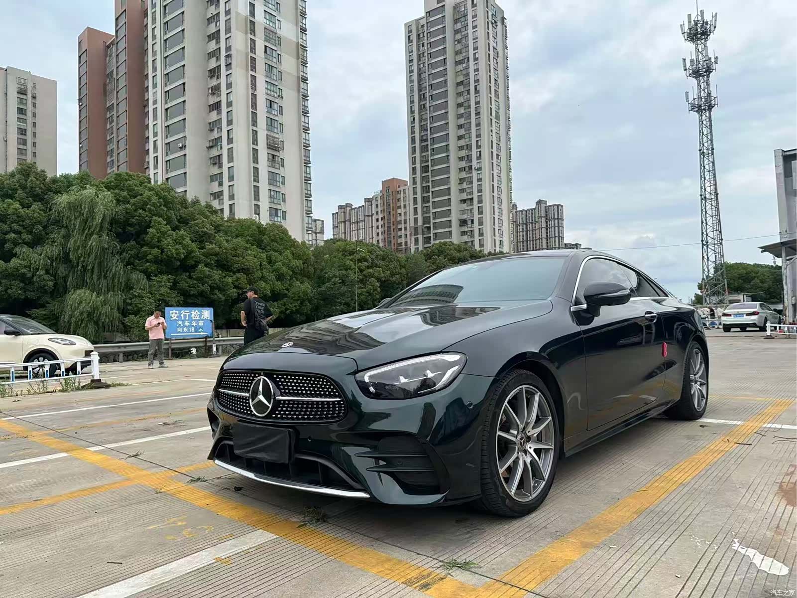 Mercedes-Benz E-Class, 2023 3