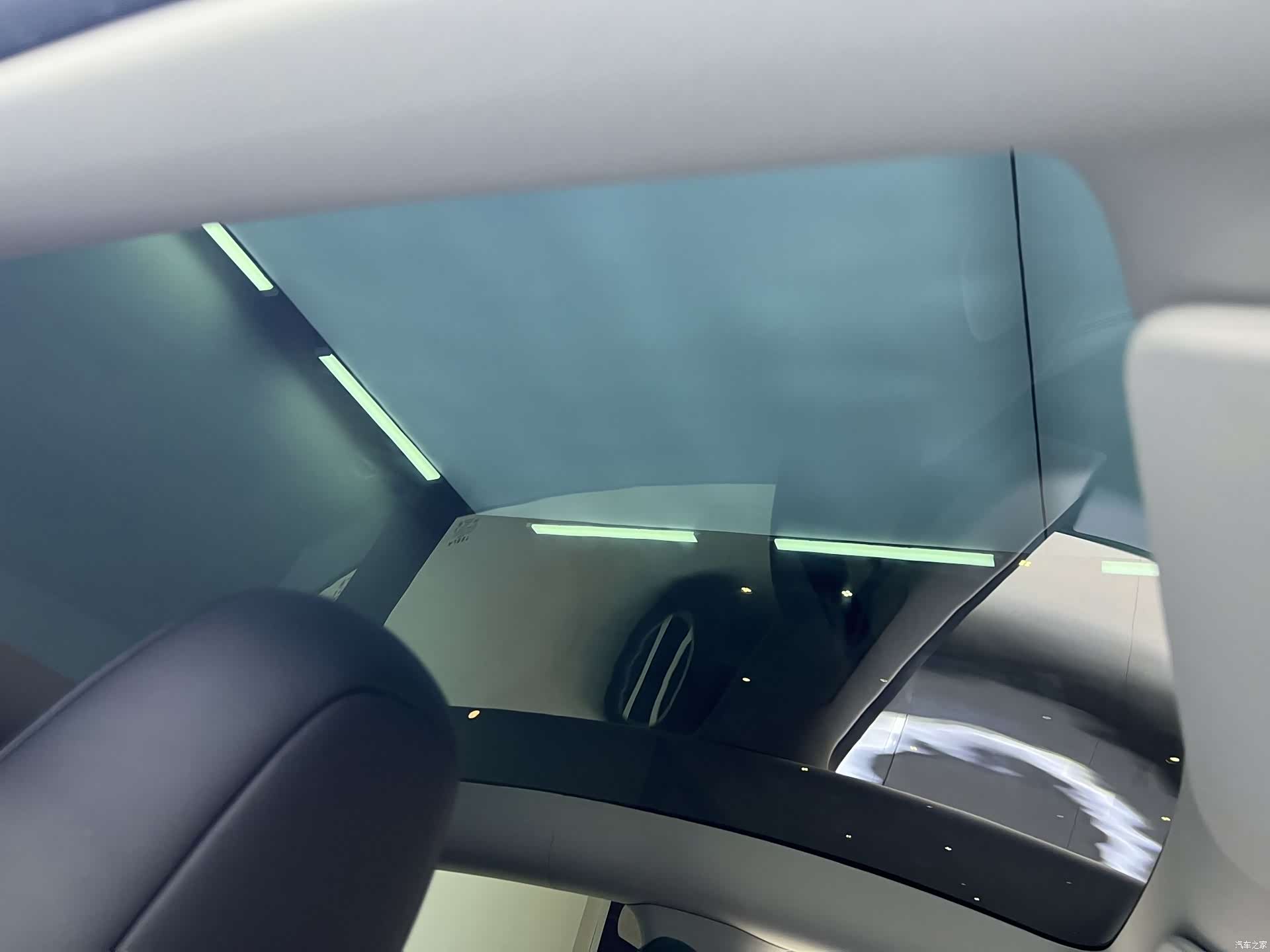 Tesla Model Y, 2023 14
