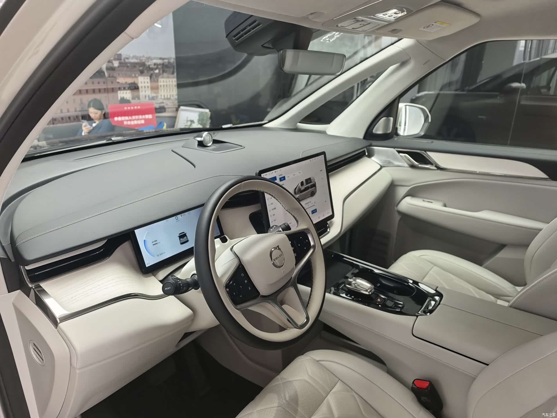 Volvo EM90, 2024 4
