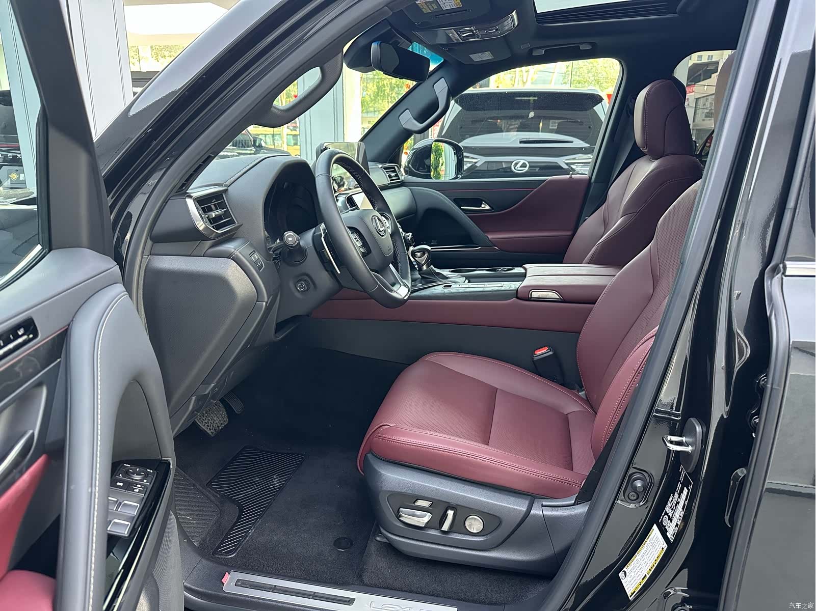 Lexus LX, 2024 3