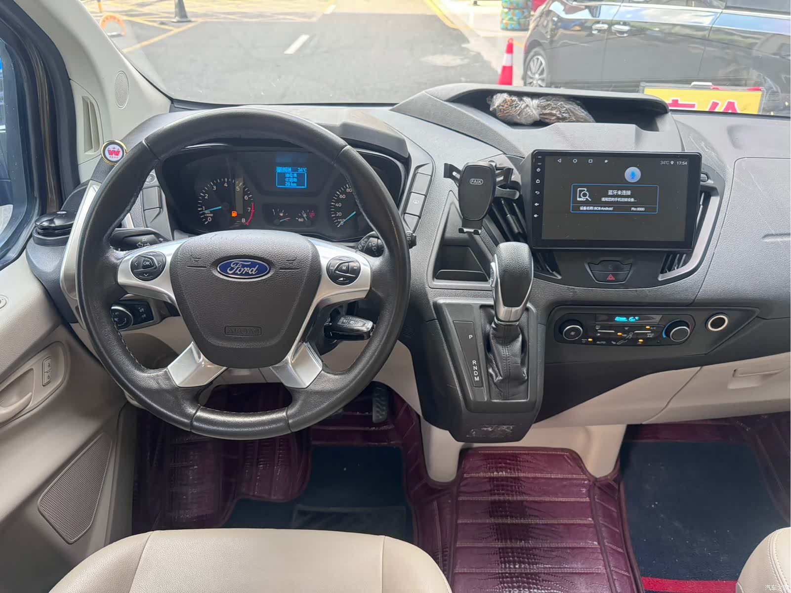Ford Tourneo, 2017 11