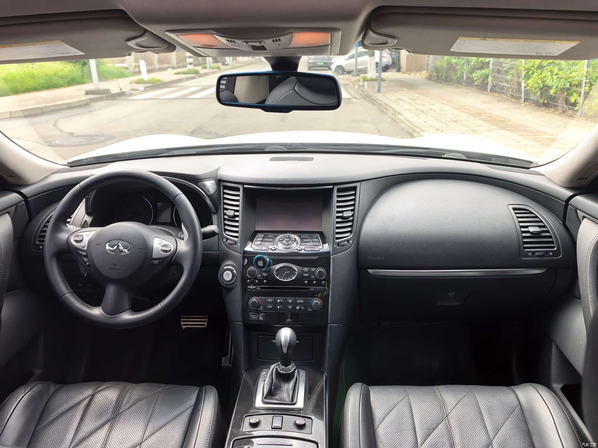 Infiniti QX70, 2016 12