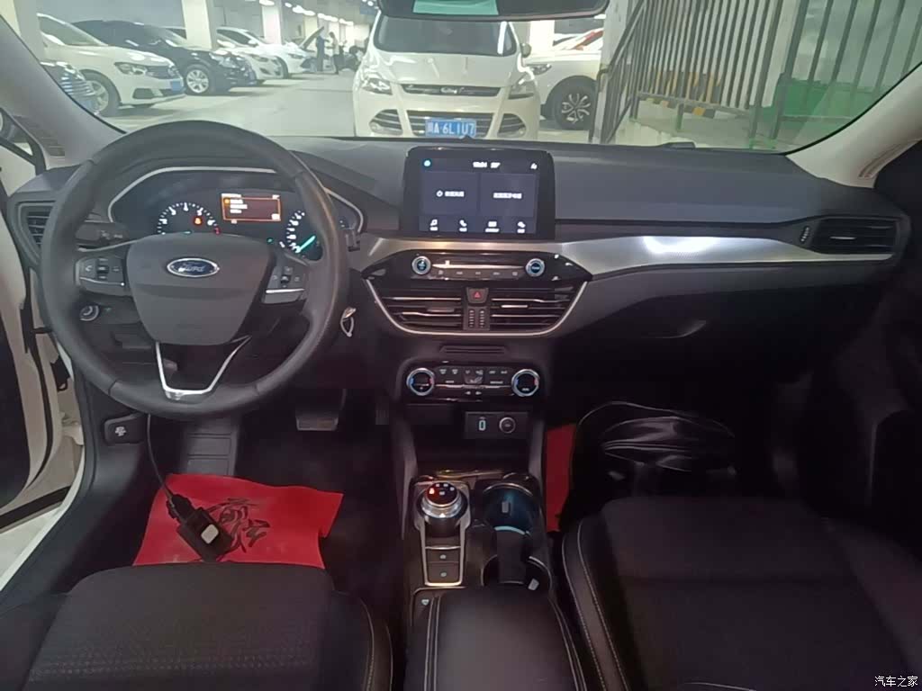 Ford Focus, 2019 10