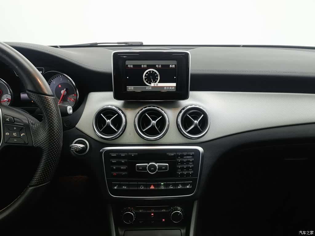 Mercedes-Benz GLA, 2015 12