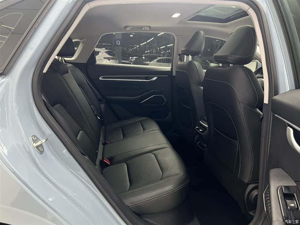 Geely Emgrand, 2023 22