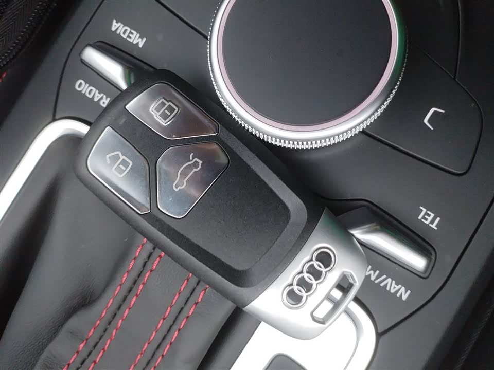 Audi Q2L Audi Q2L