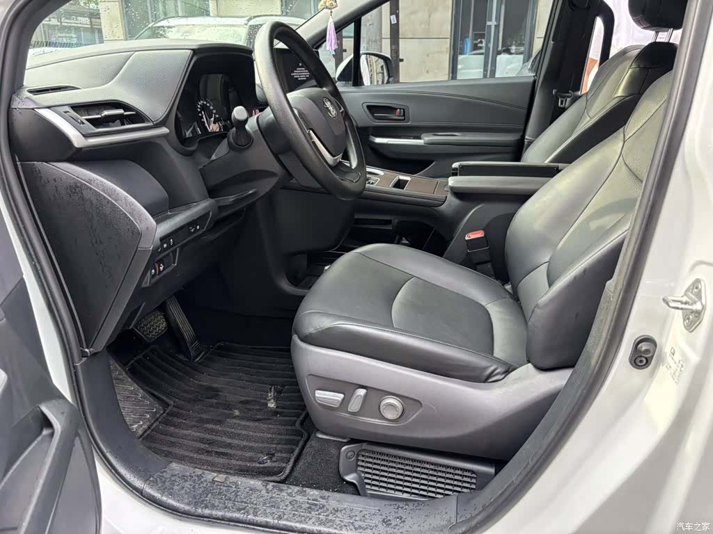 Toyota Granvia, 2024 9