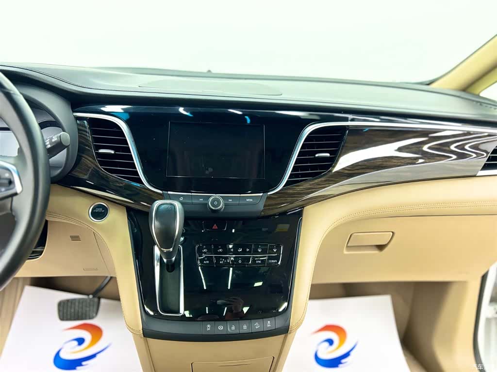 Buick GL8, 2019 15