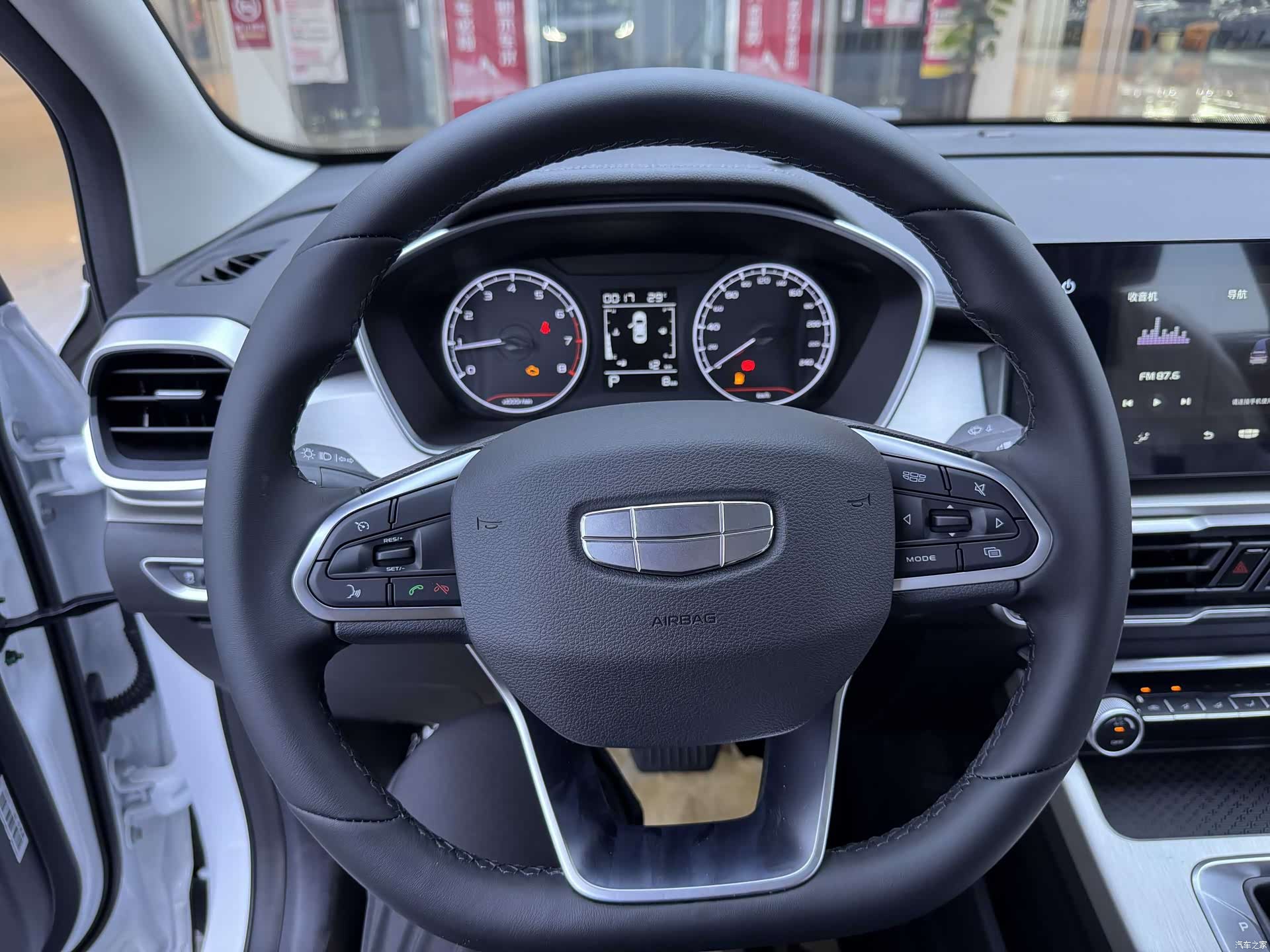 Geely Coolray, 2026 4