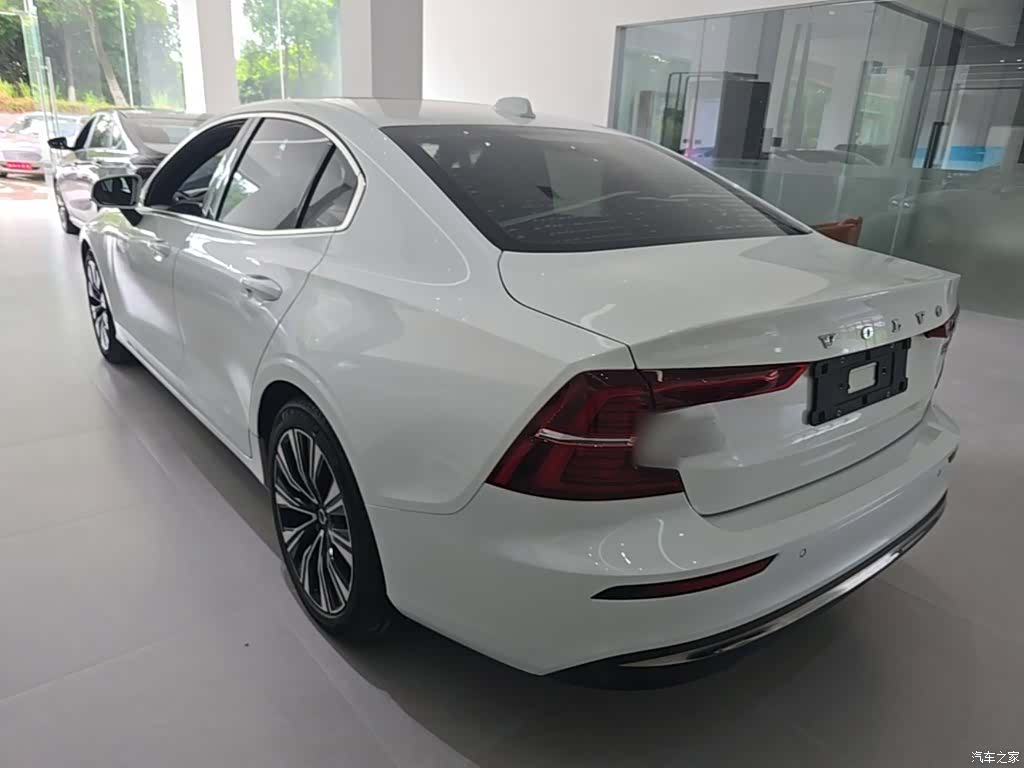 Volvo S60, 2022 все фото