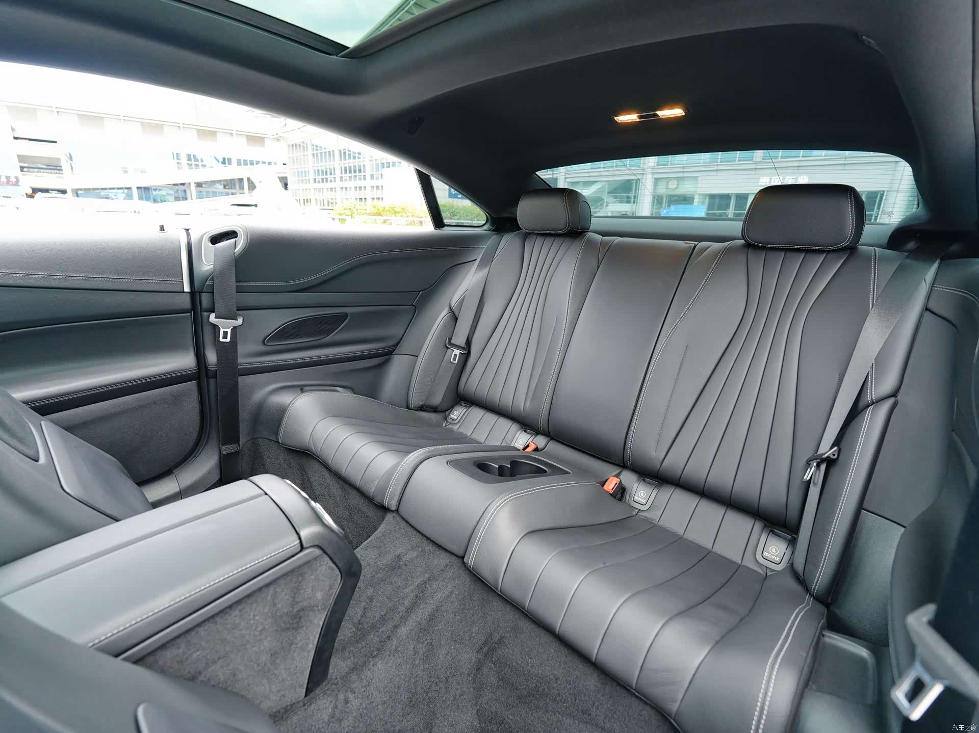 Mercedes-Benz E-Class, 2023 11