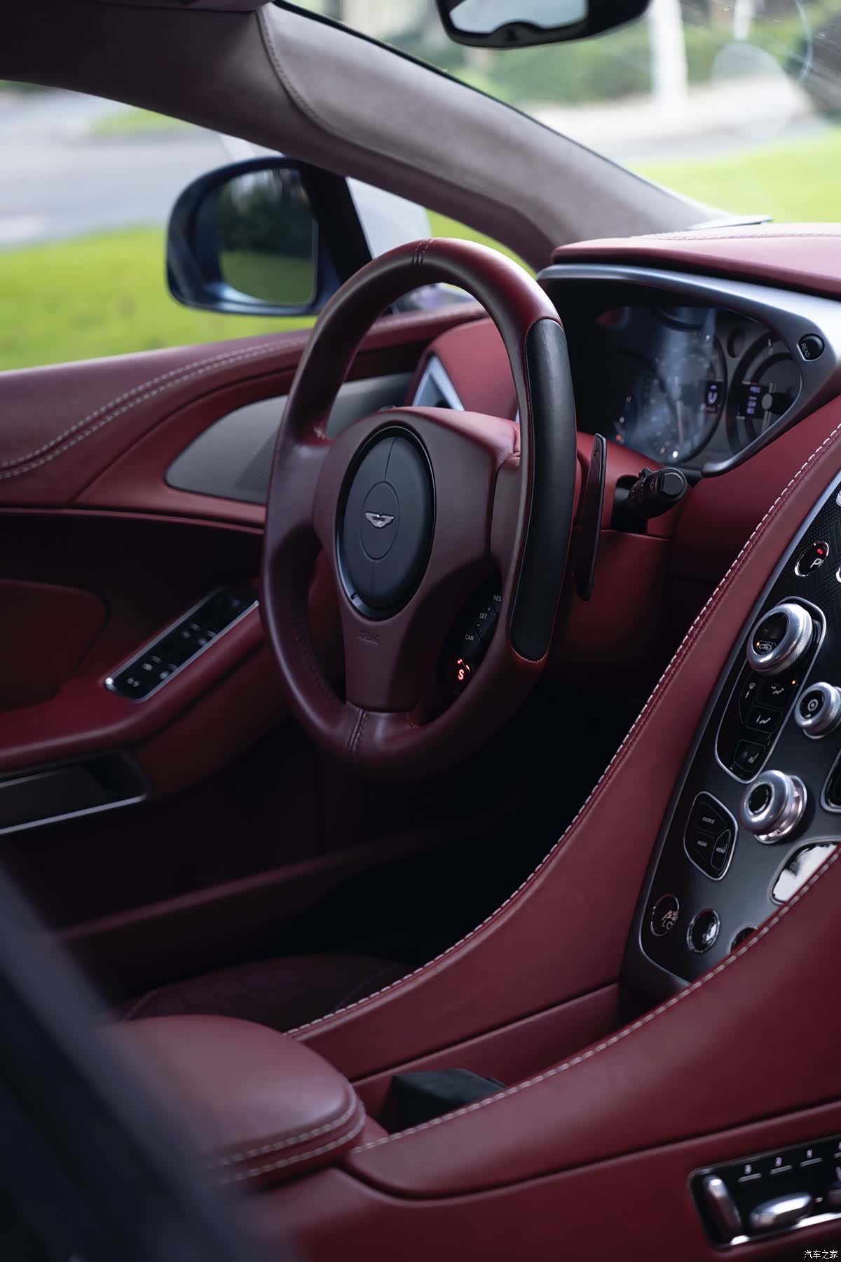 Aston Martin Vanquish, 2014 22
