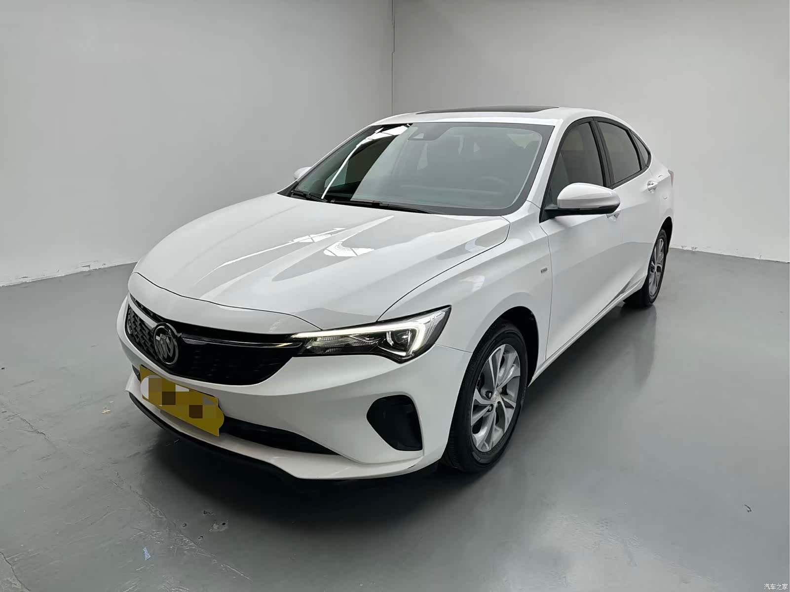 Buick Verano, 2022 1