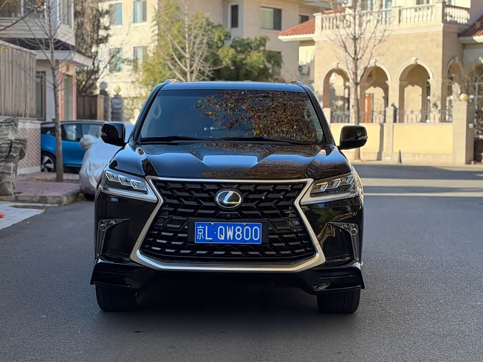 Lexus LX