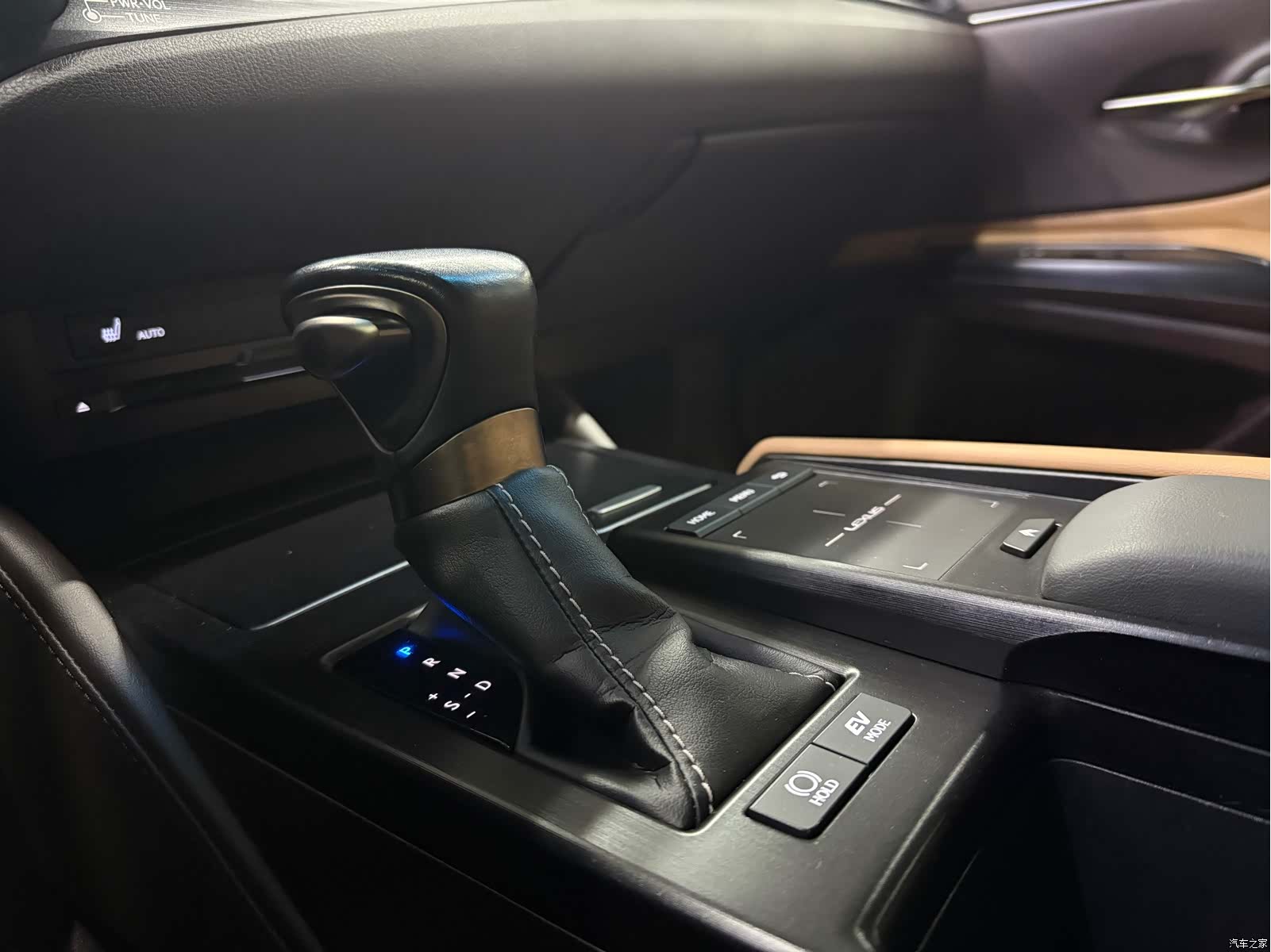 Lexus ES, 2020 14