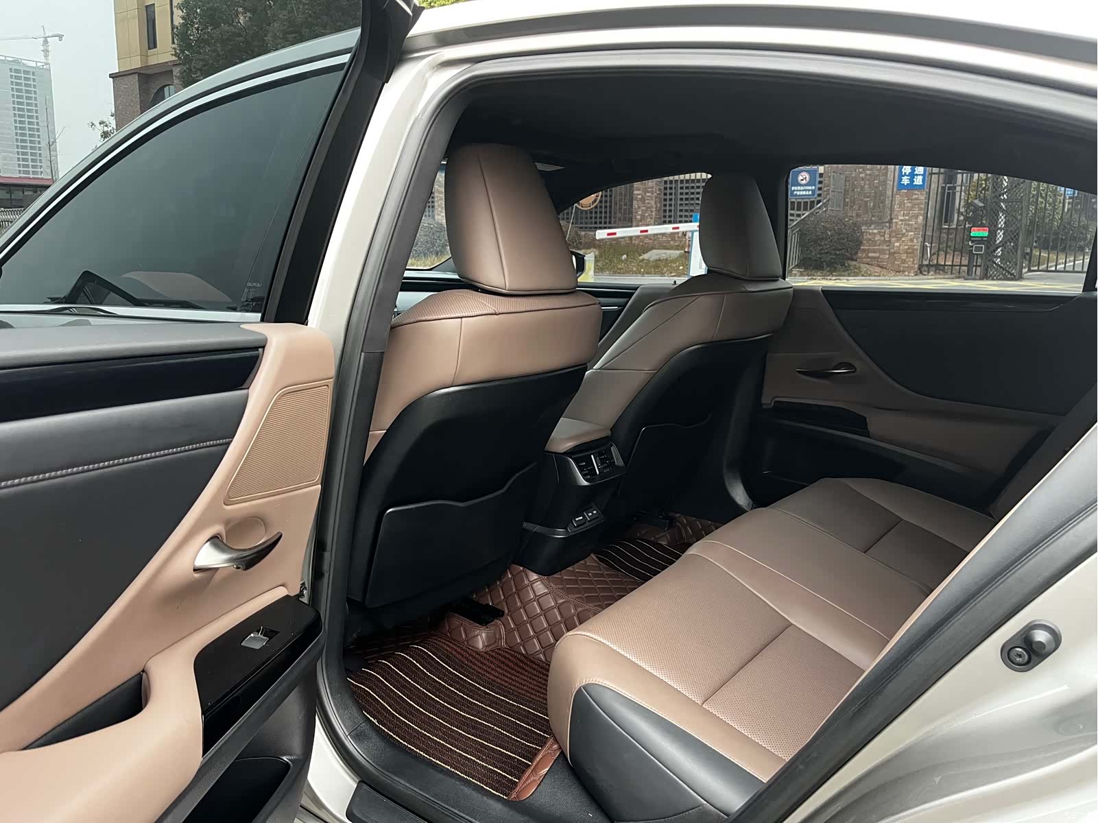 Lexus ES, 2023 7