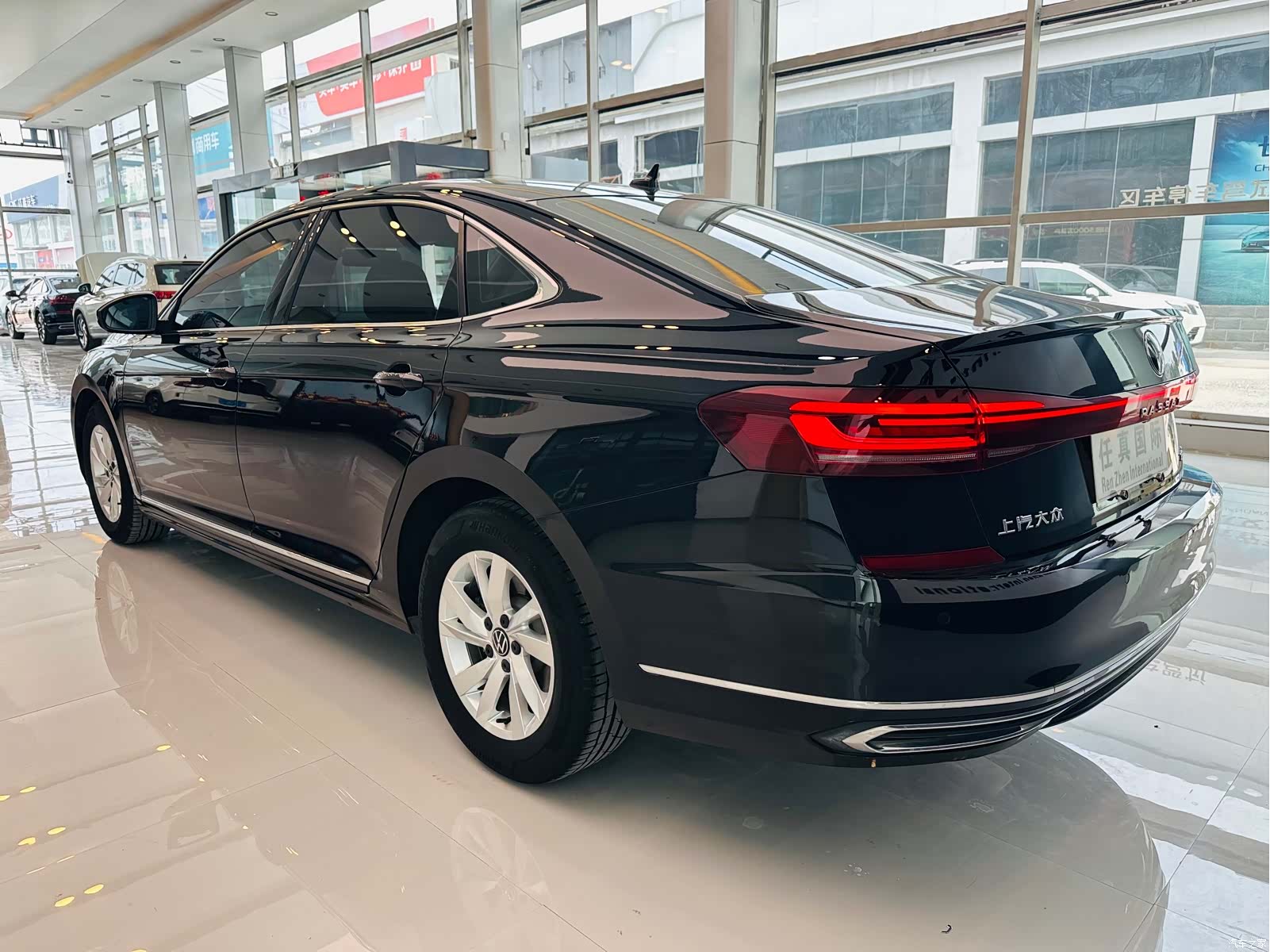 Volkswagen Passat, 2022 все фото