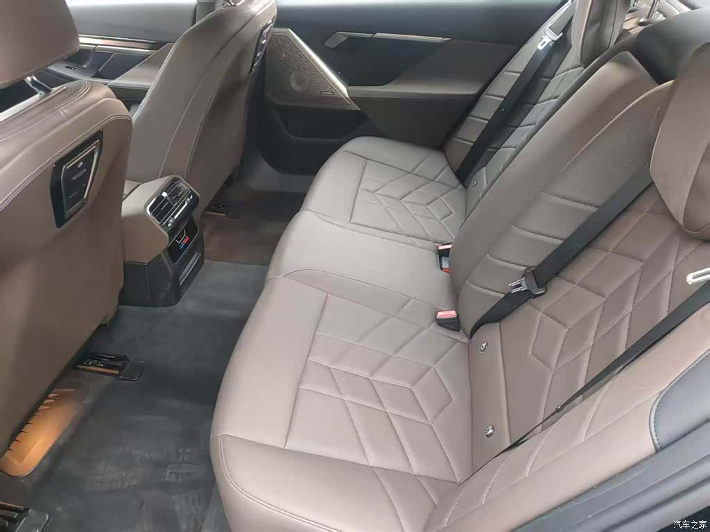 BMW 5 Series, 2025 11