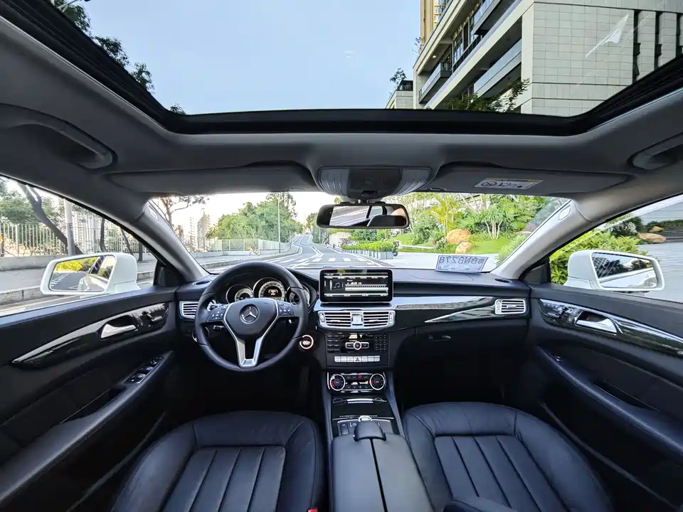 Mercedes-Benz CLS Mercedes-Benz CLS