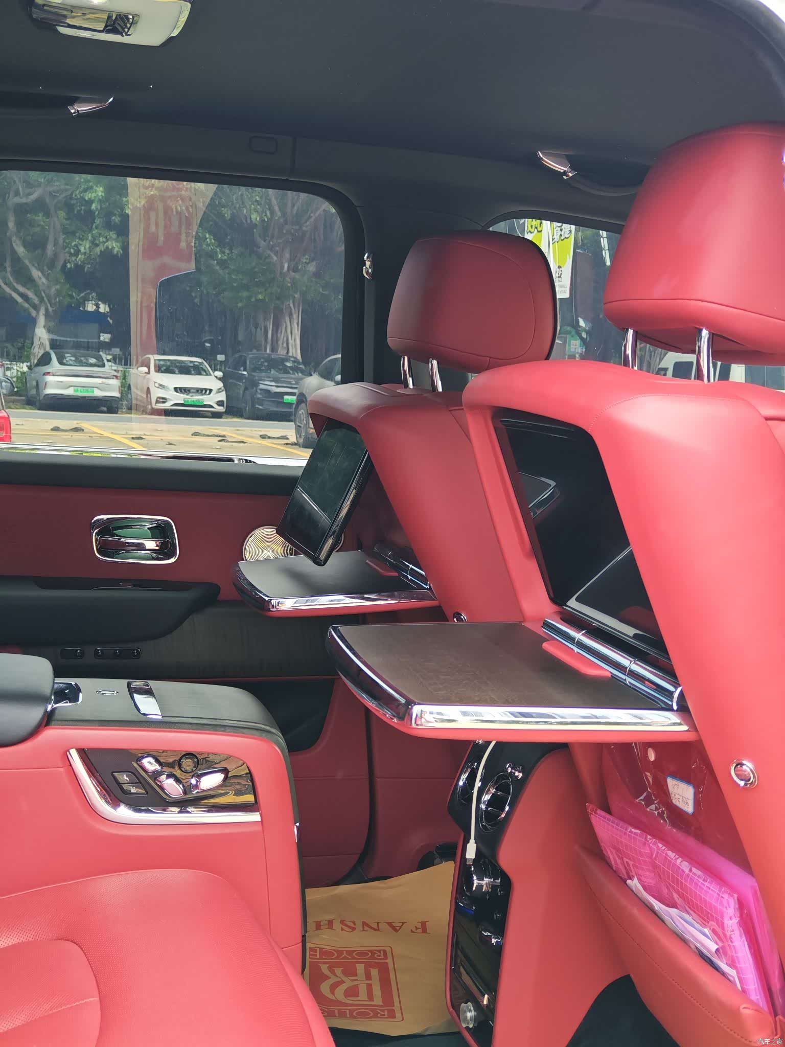 Rolls-Royce Cullinan, 2022 19