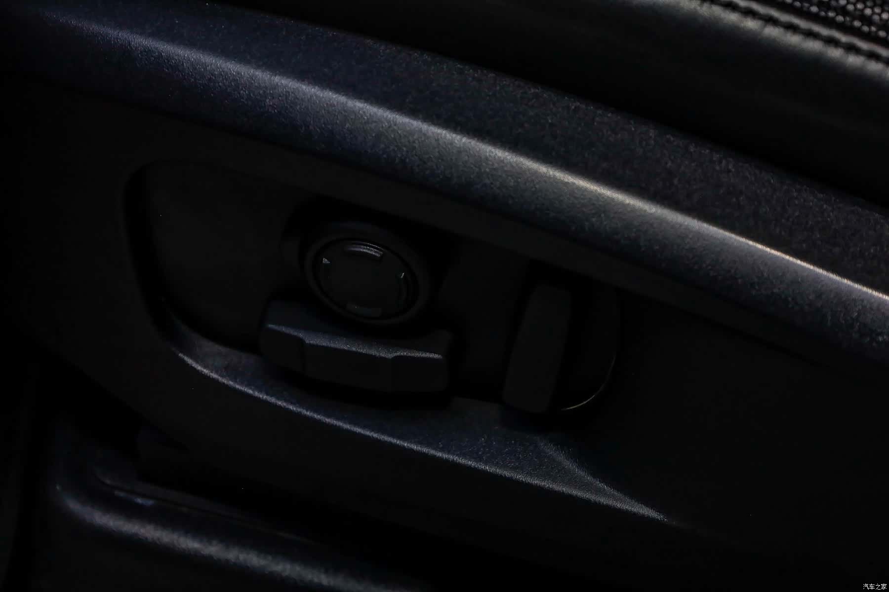 Land Rover Defender, 2023 12