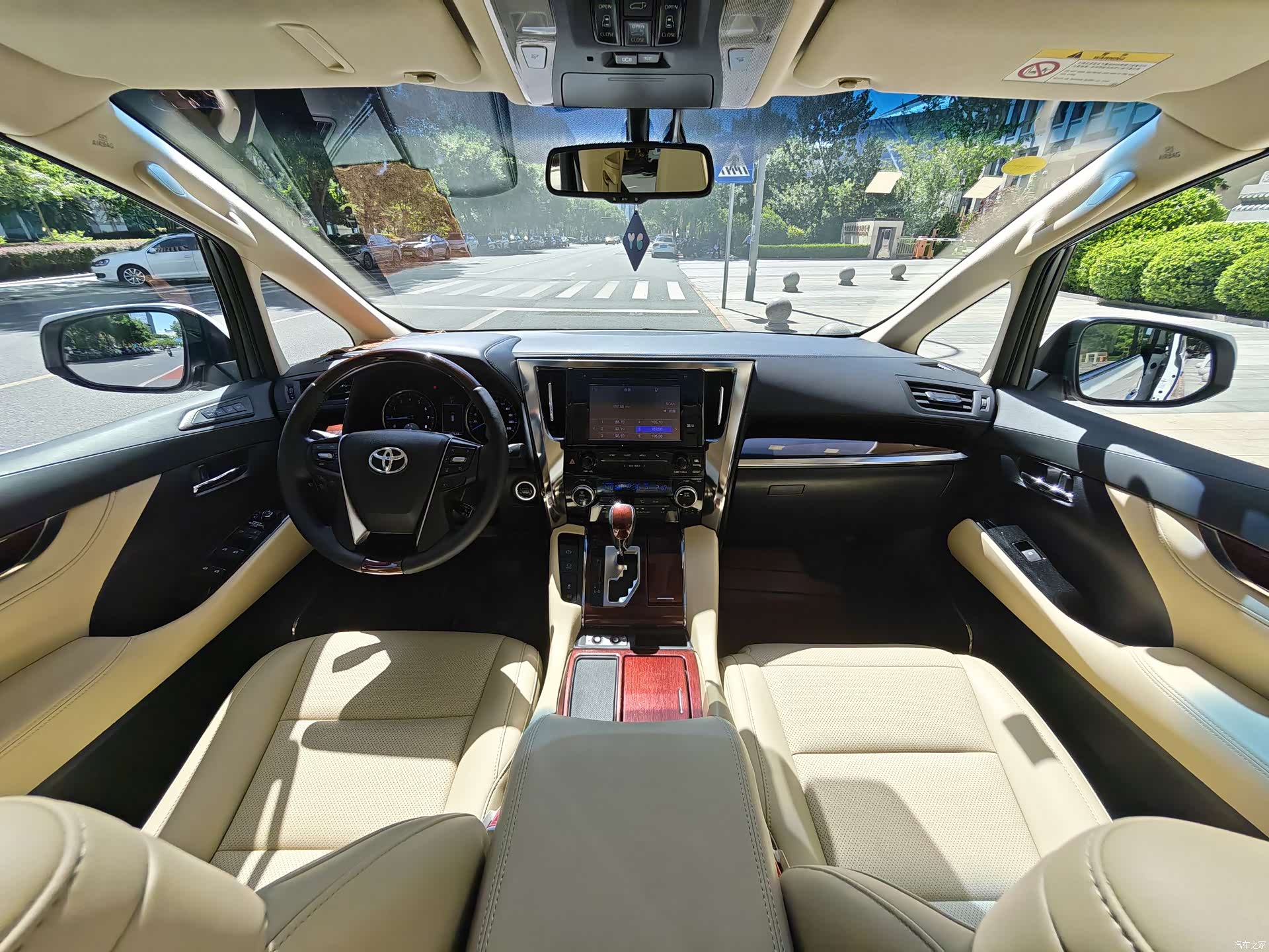 Toyota Alphard, 2016 15