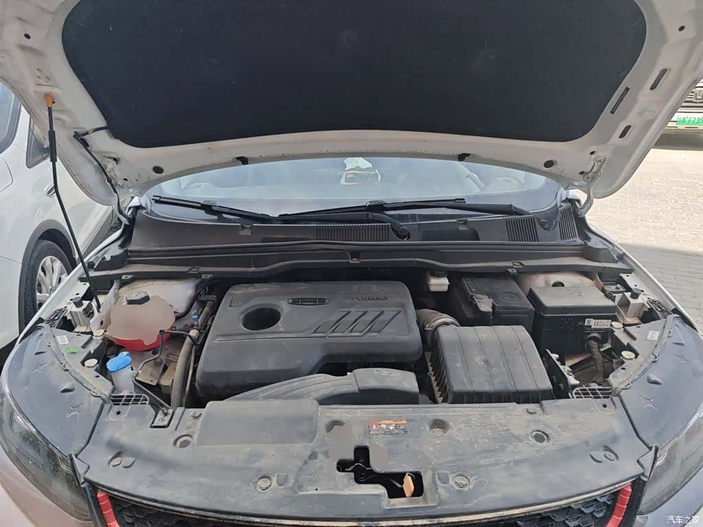 Geely Coolray, 2022 11