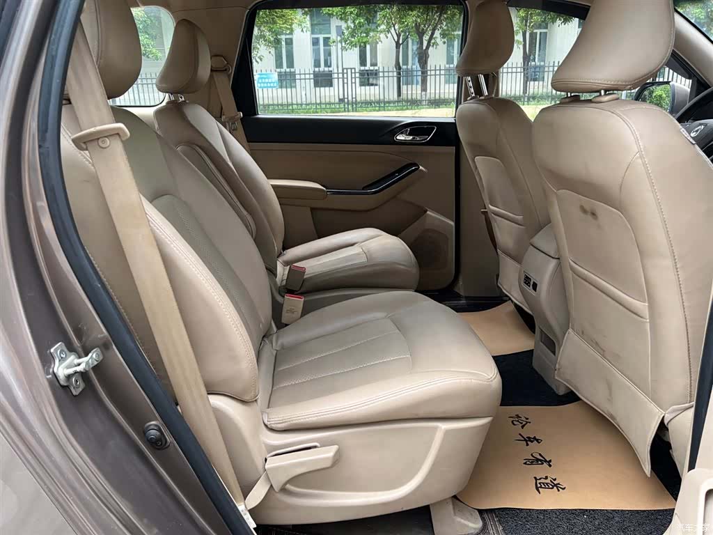 Wuling 730, 2015 16