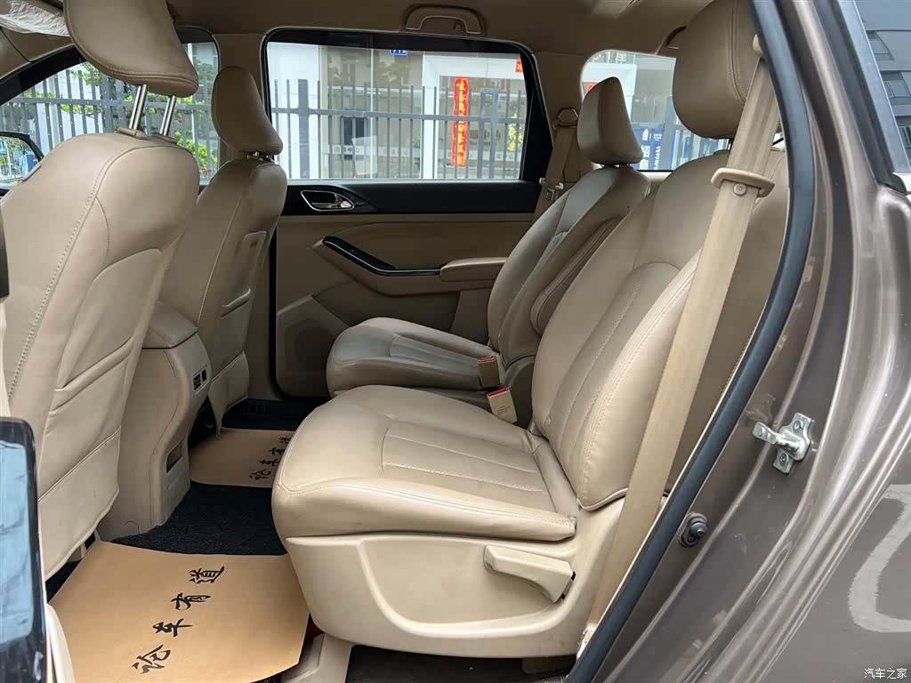 Wuling 730, 2015 4