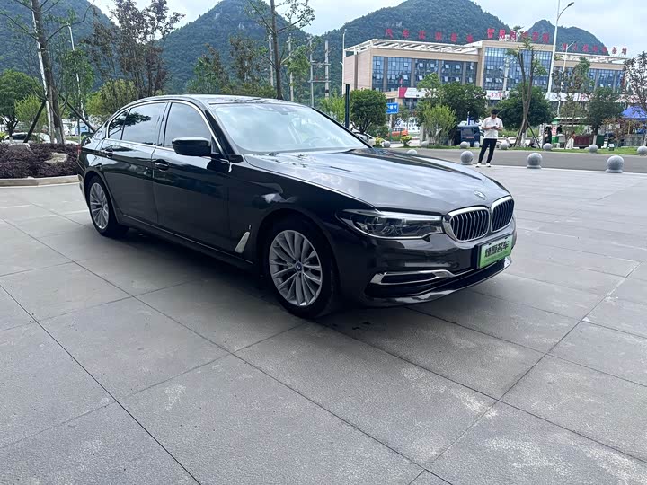 BMW 5 Series xin neng yuan 2019 gai 530Le hao hua tao zhuang