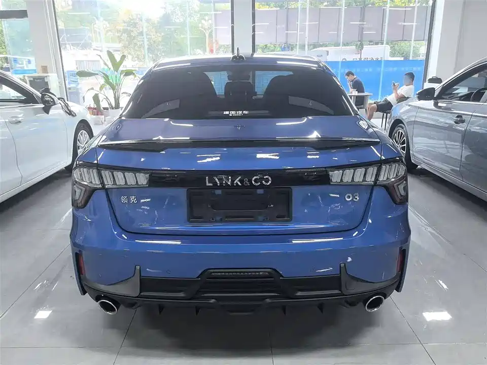 Lynk & Co 03