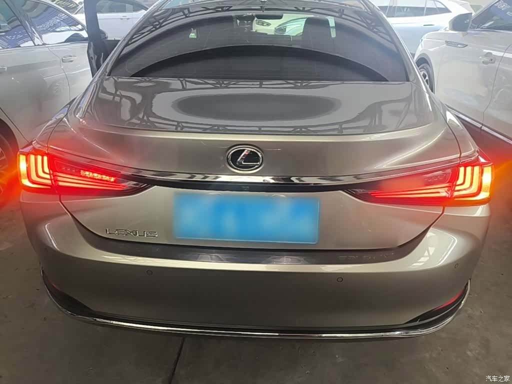Lexus ES, 2022 6