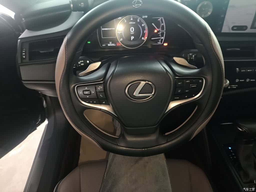 Lexus ES, 2022 11
