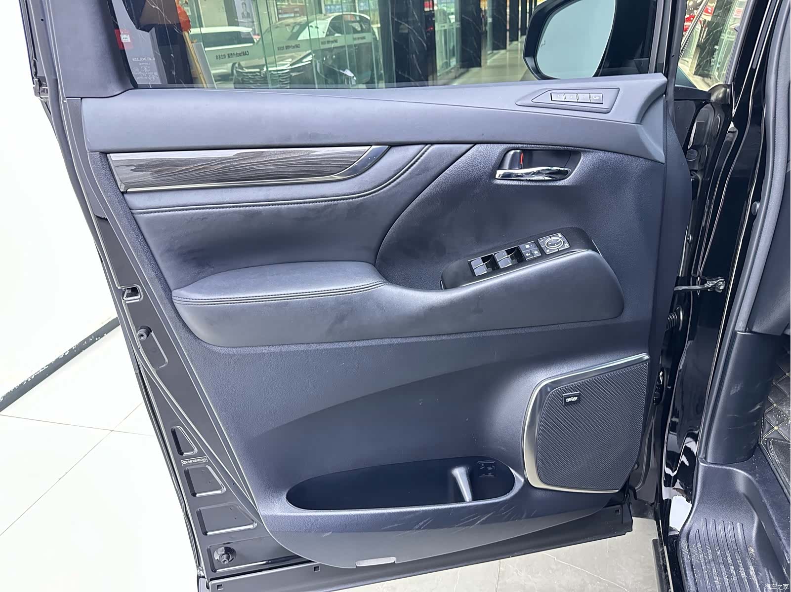 Lexus LM, 2021 9