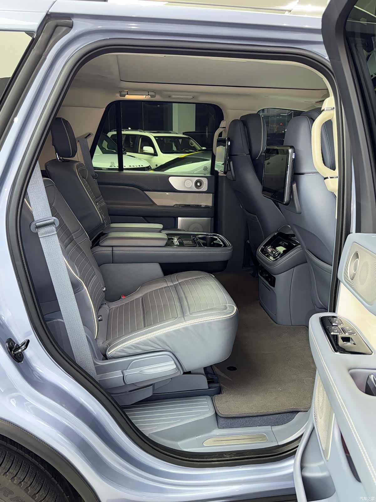 Lincoln Navigator, 2019 11