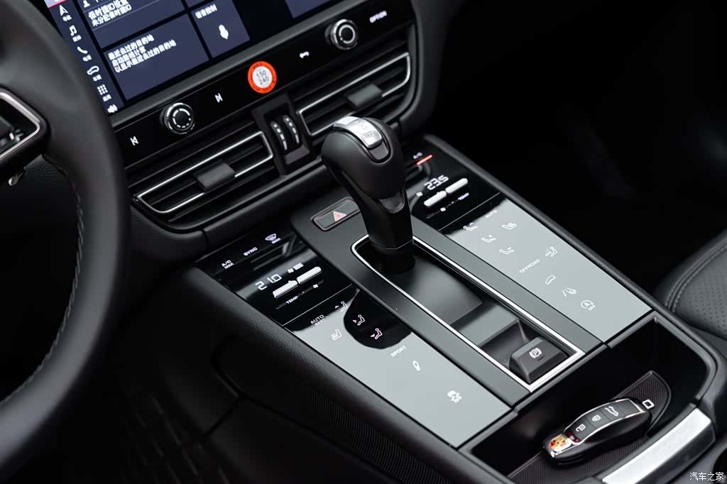 Porsche Macan, 2025 14