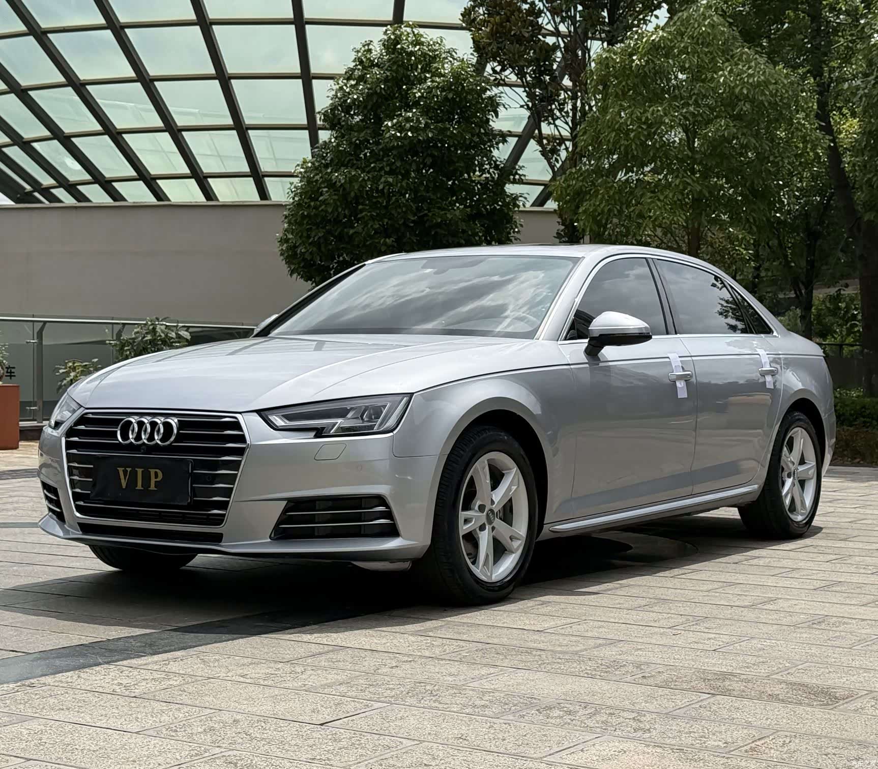 Audi A4L, 2017 1
