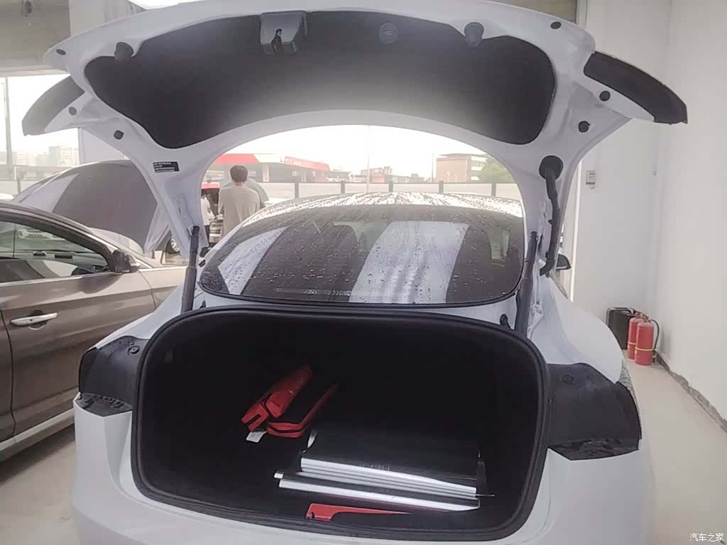Tesla Model 3, 2025 15