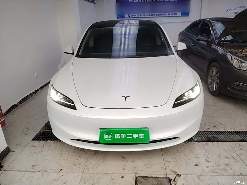 Tesla Model 3, 2025 3
