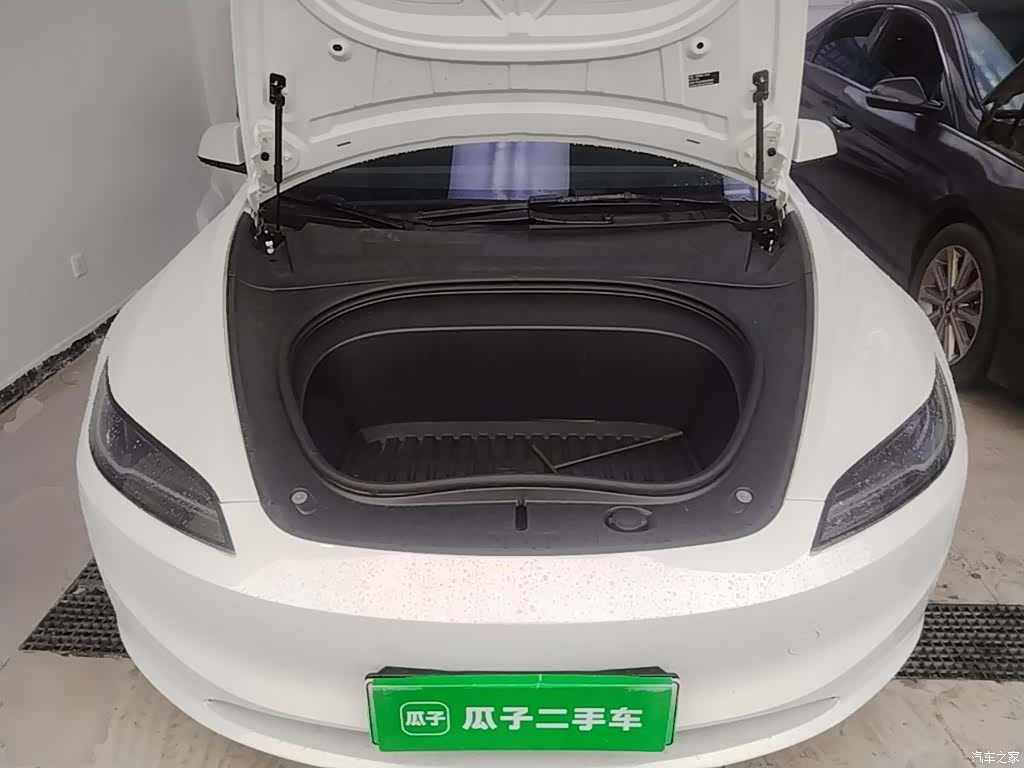 Tesla Model 3, 2025 16