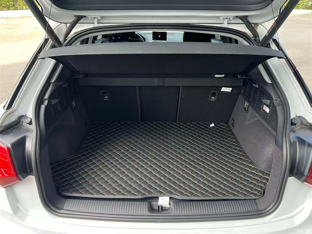 Audi Q2L, 2024 все фото