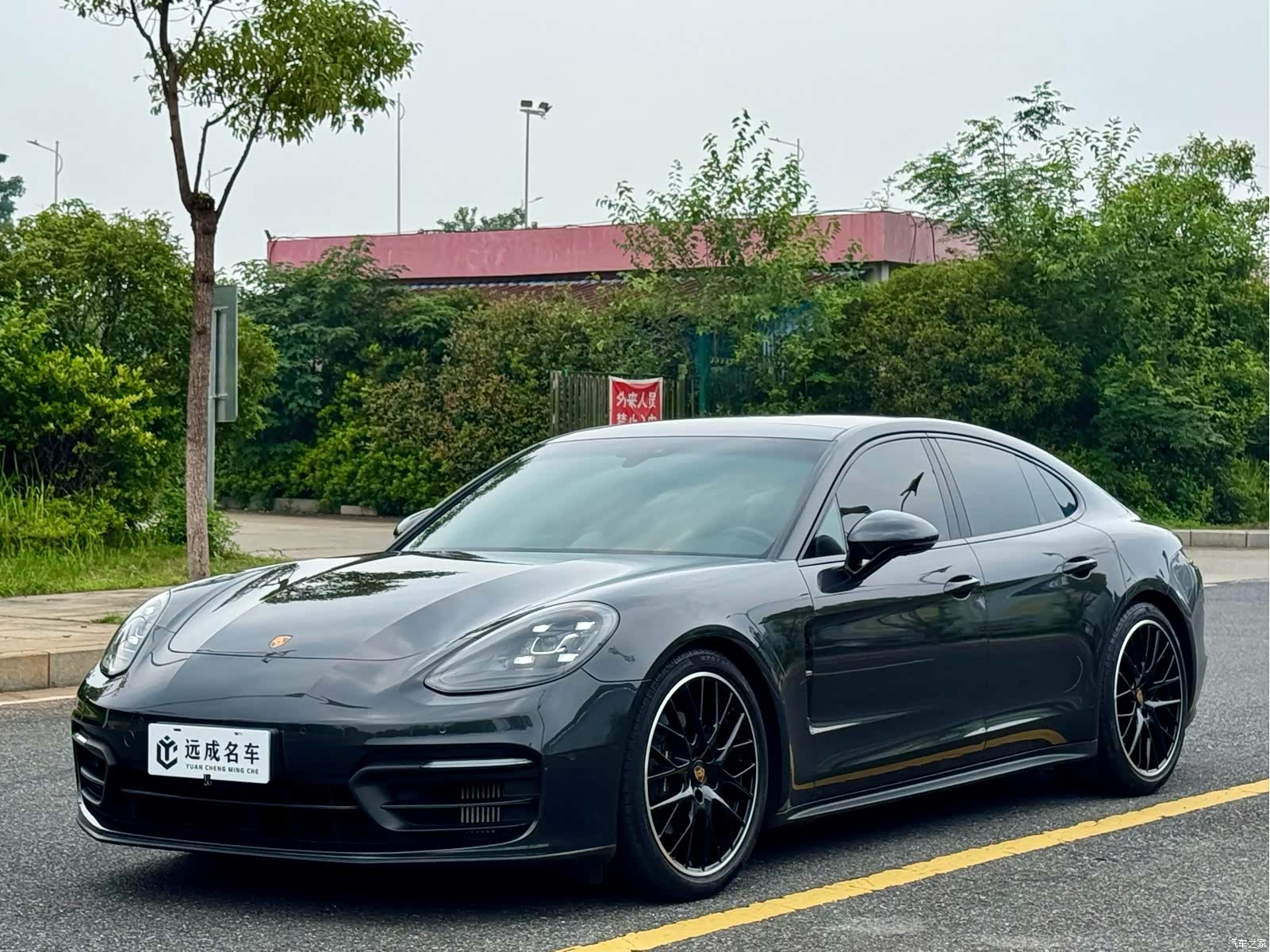 Porsche Panamera, 2022 1
