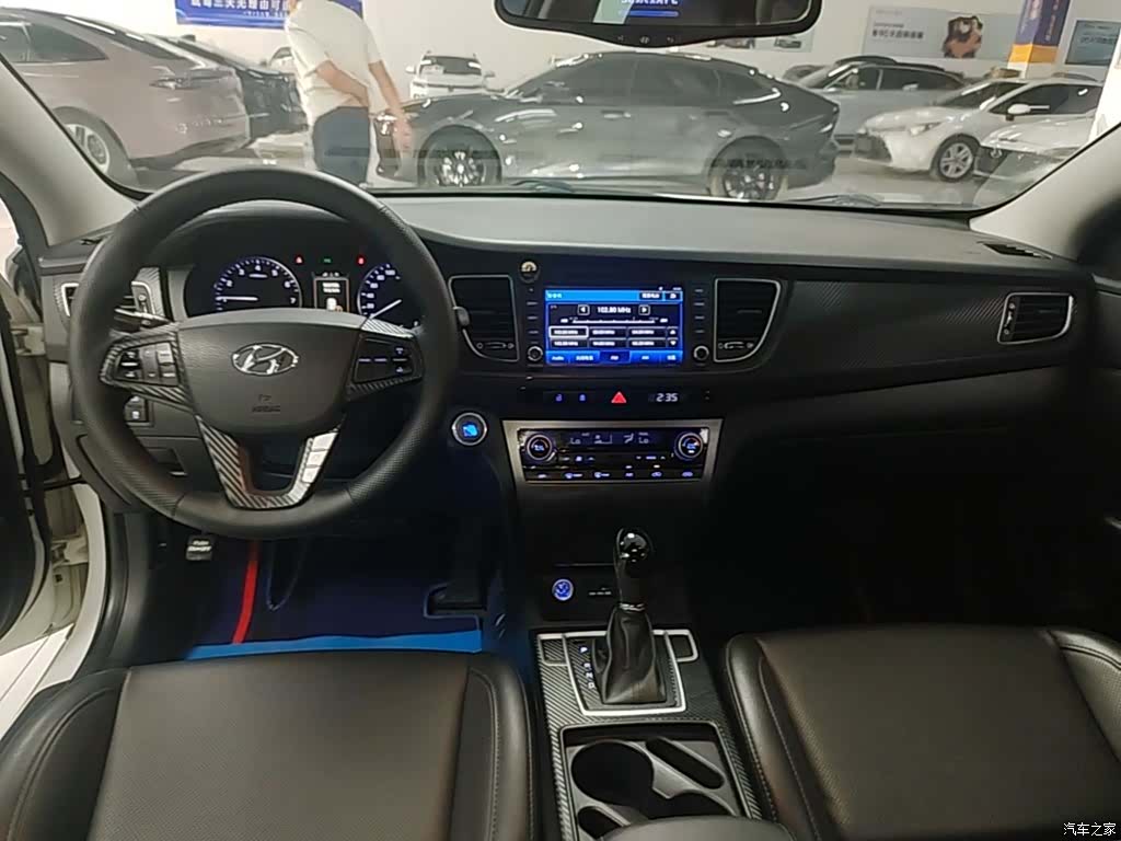 Hyundai DLX, 2016 10