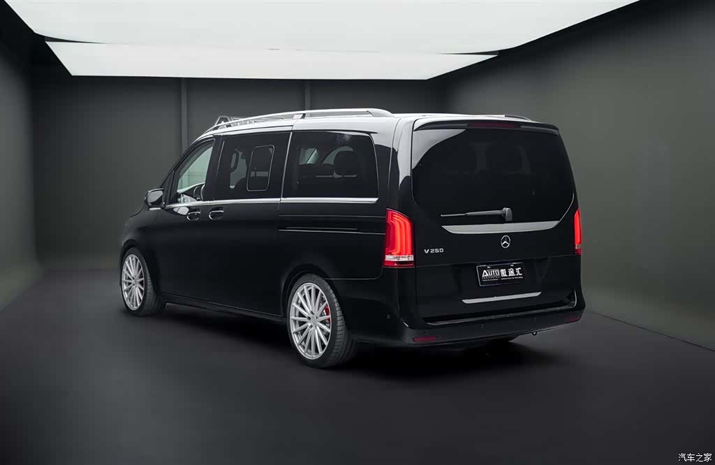 Mercedes-Benz V-Class, 2024 6