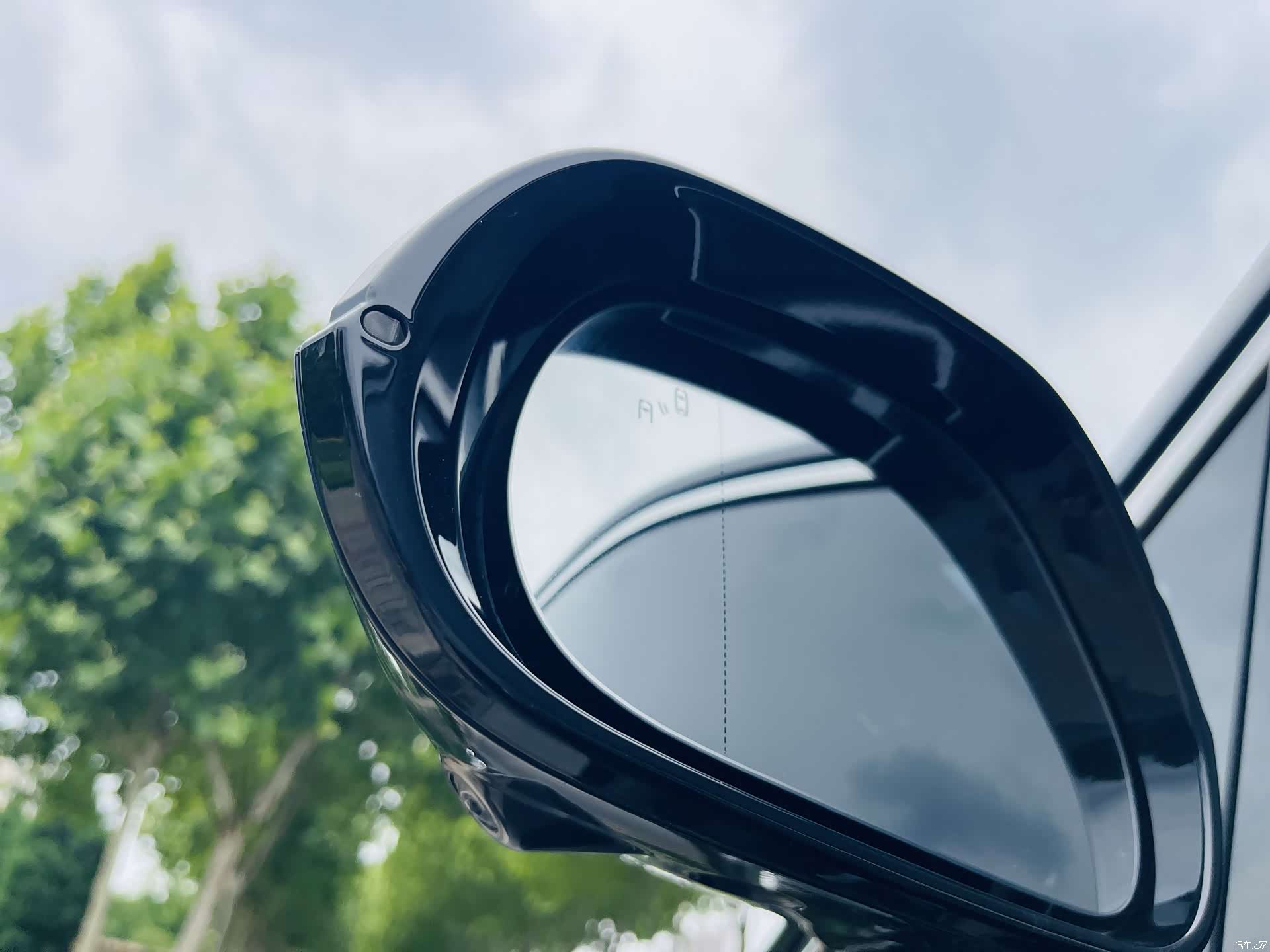Hongqi HQ9, 2023 4