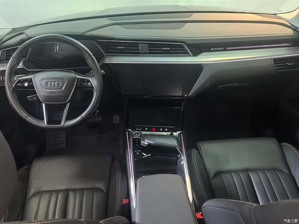 Audi e-tron, 2022 6