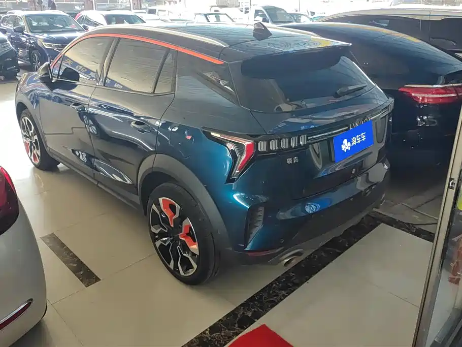 Lynk & Co 06