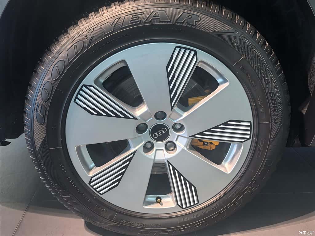 Audi e-tron, 2022 11
